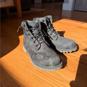 Floral Patterned Women’s Timberland Boots